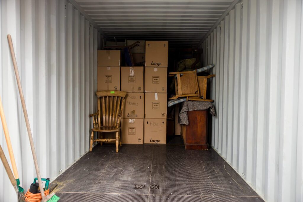 What Are the Best Types of Containers to Store Your Belongings in for Self Storage?